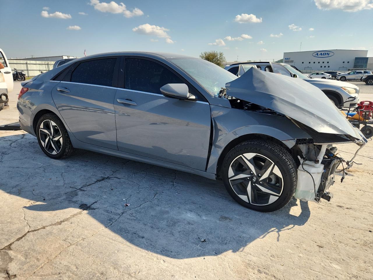 2023 Hyundai Elantra Limited - Image 4