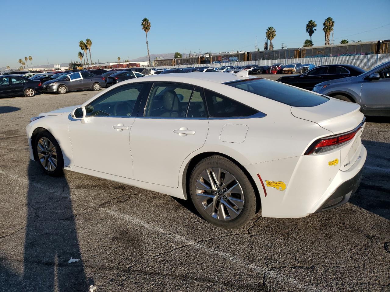 2022 Toyota Mirai Le - Фото 2