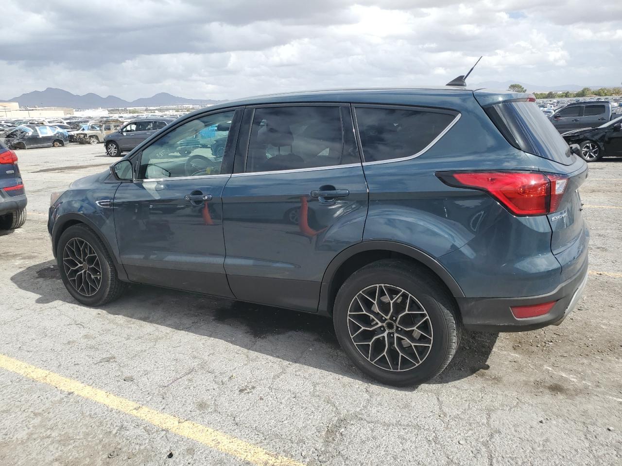 2019 Ford Escape Se - Фото 2