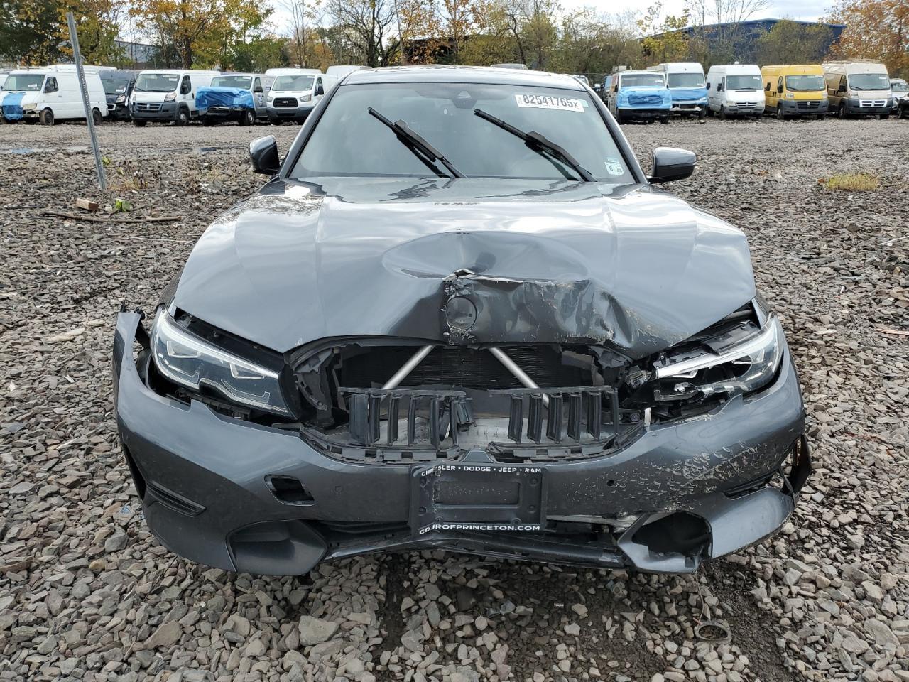 2020 BMW 330Xi - Фото 5