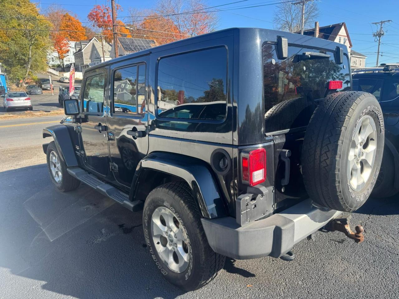 2014 Jeep Wrangler Unlimited Sahara - Image 3