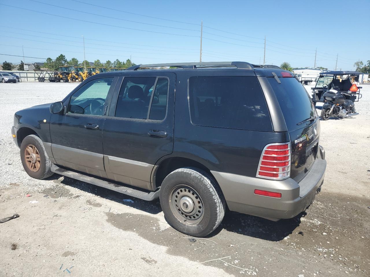 2004 Mercury Mountaineer - Image 2