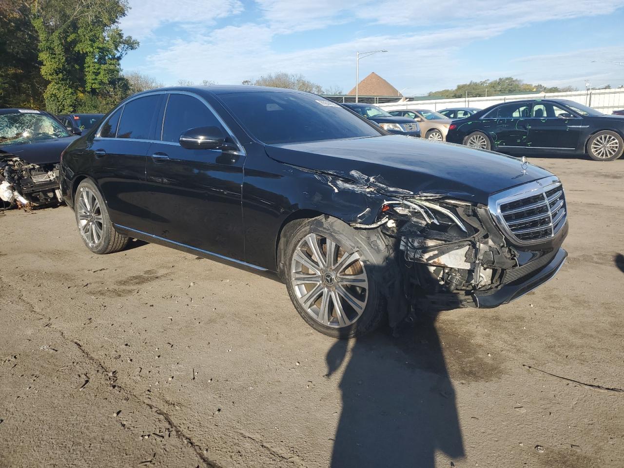 2018 Mercedes-Benz E 300 4Matic - Фото 4