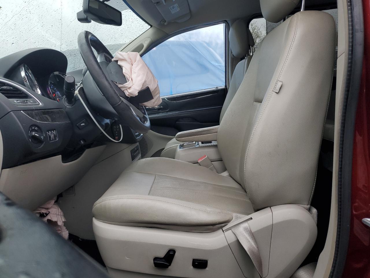 2013 Chrysler Town & Country Touring L - Фото 7