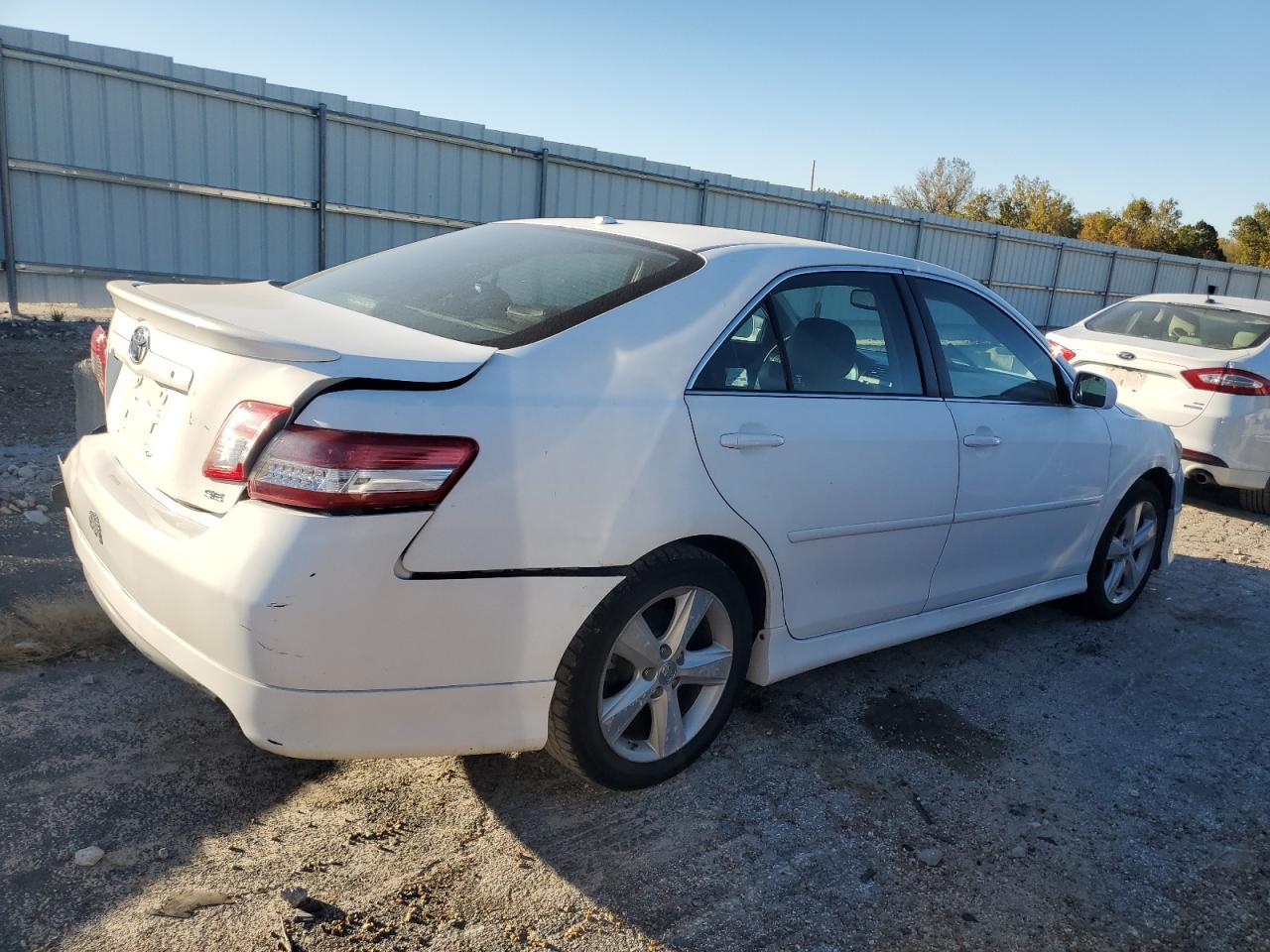 2011 Toyota Camry Se - Фото 3