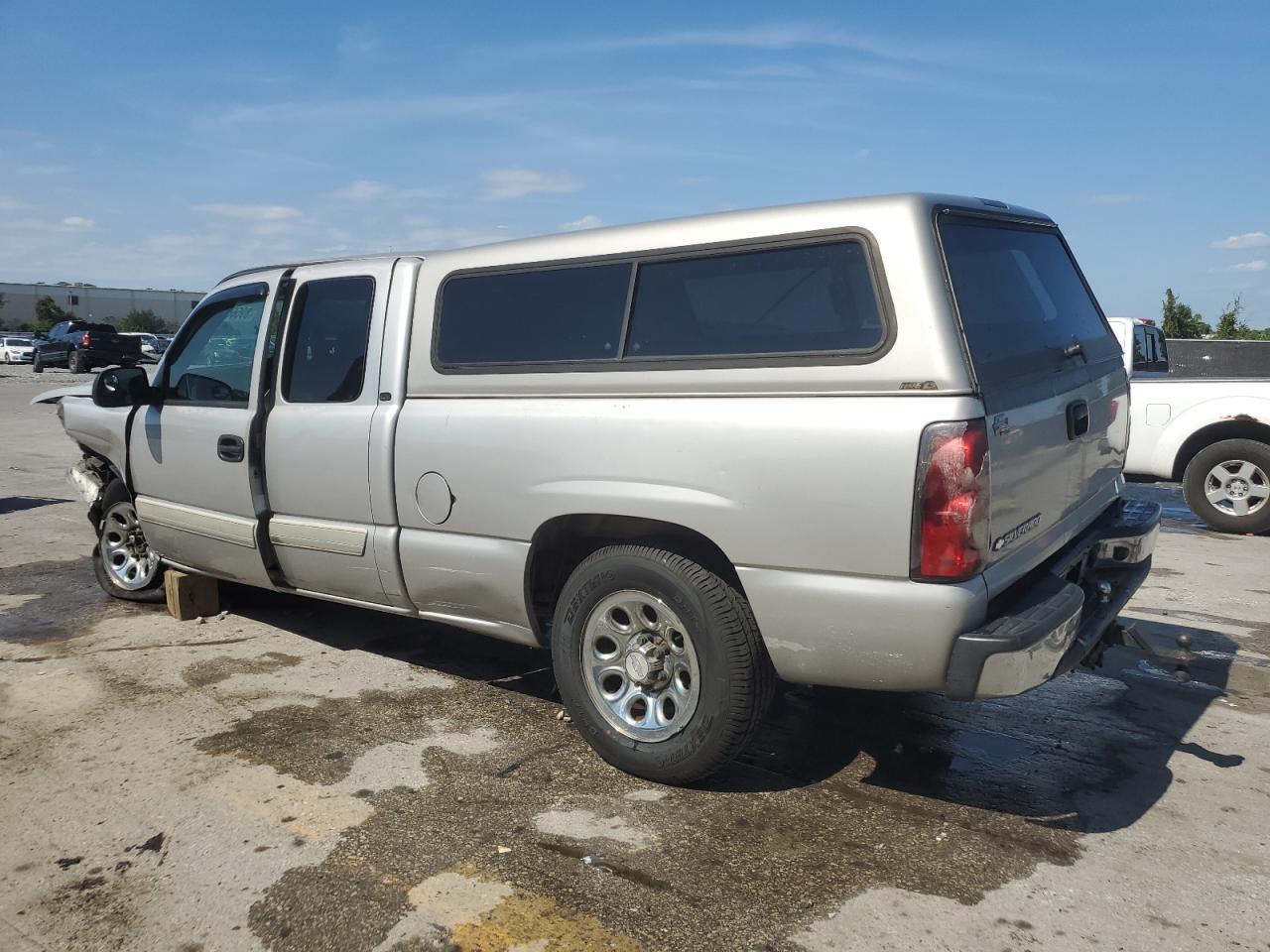 2006 Chevrolet Silverado C1500 - Image 2