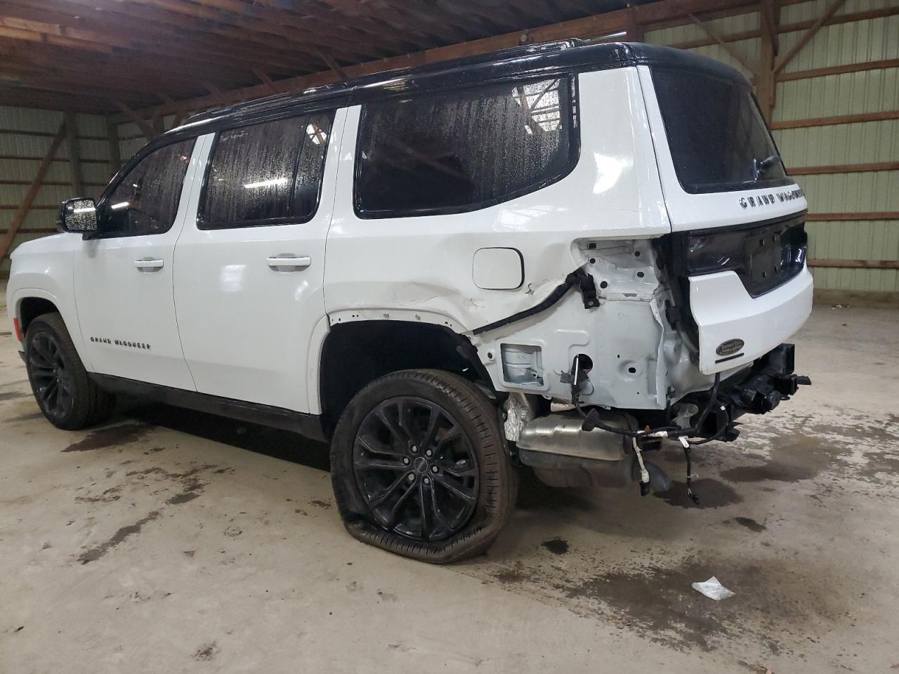2023 Jeep Grand Wagoneer Series Ii - Image 2