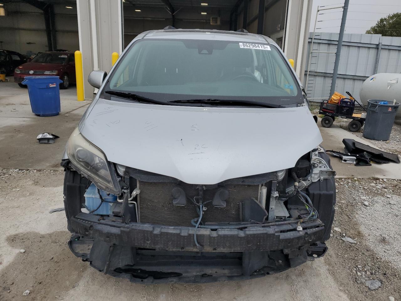 2019 Toyota Sienna Se - Фото 5