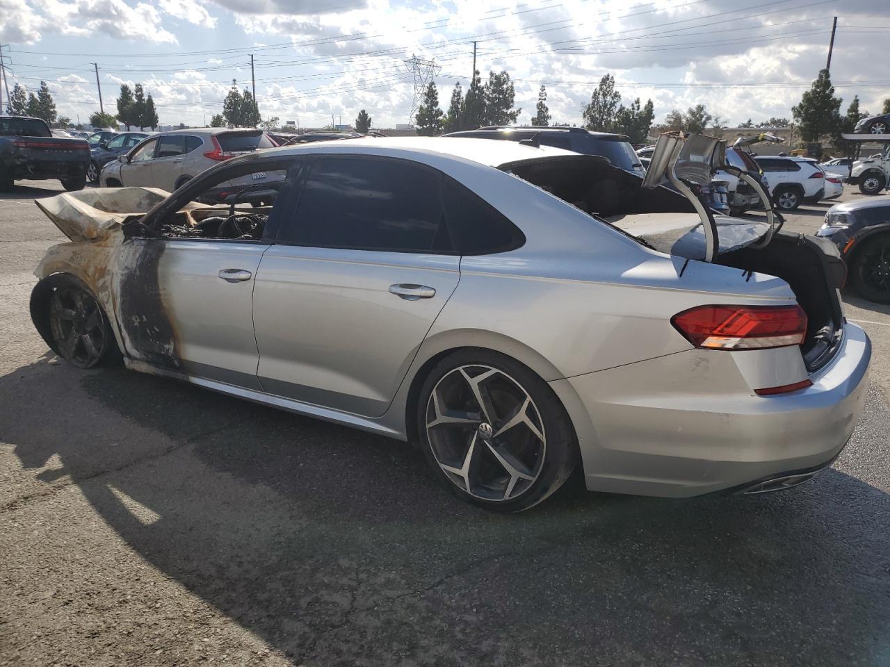 2021 Volkswagen Passat R-Line - Фото 2