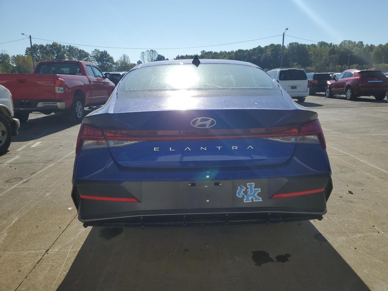 2025 Hyundai Elantra Sel - Image 6