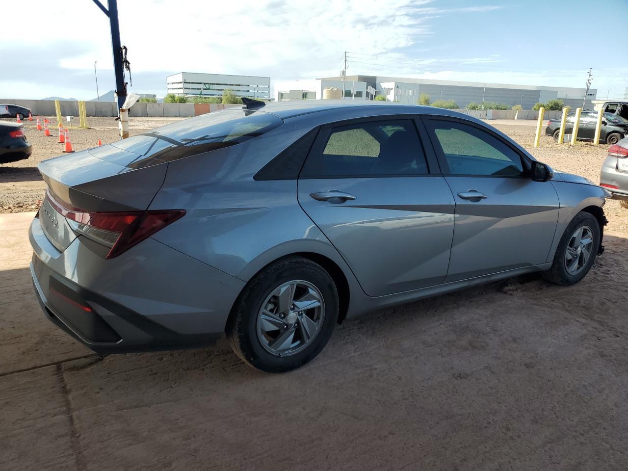 2025 Hyundai Elantra Se - Фото 3