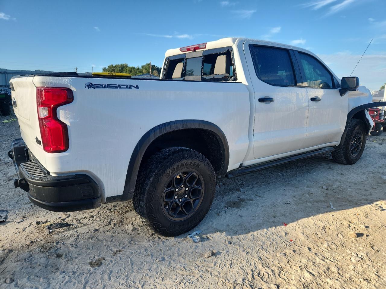 2023 Chevrolet Silverado K1500 Zr2 - Фото 3