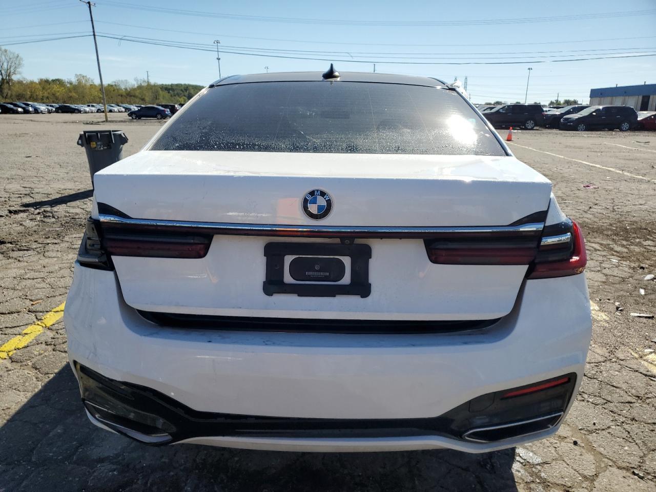 2020 BMW 750 Xi - Image 6