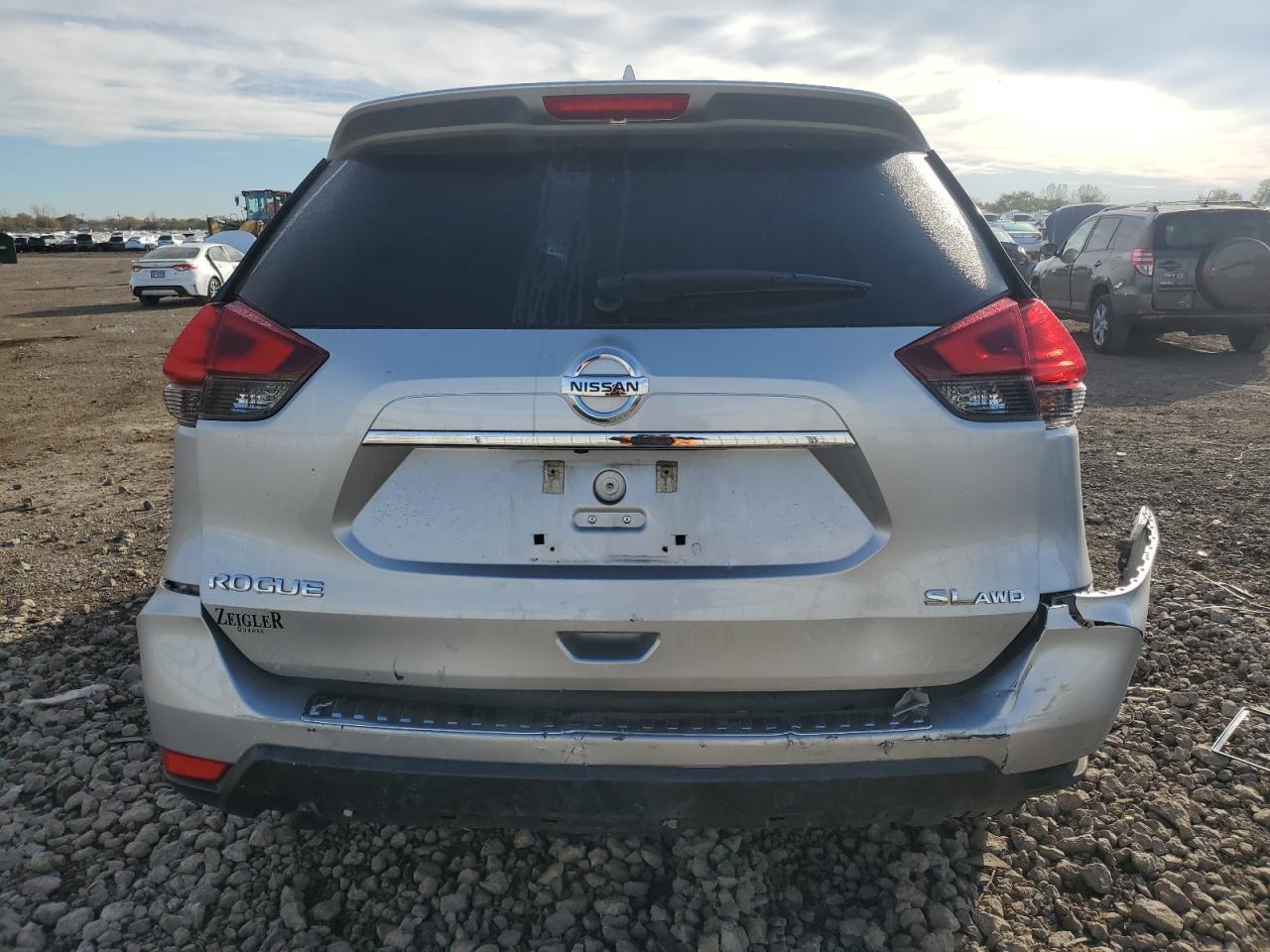 2017 Niss Rogue - Image 6
