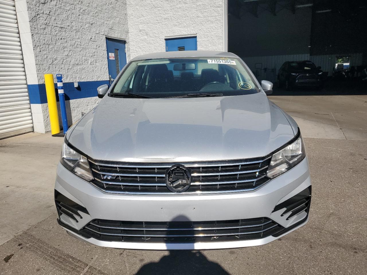 2017 Volkswagen Passat R-Line - Фото 5
