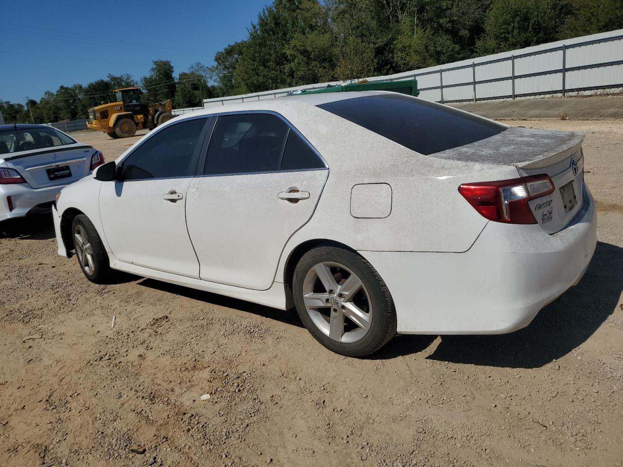2014 Toyota Camry L - Image 2
