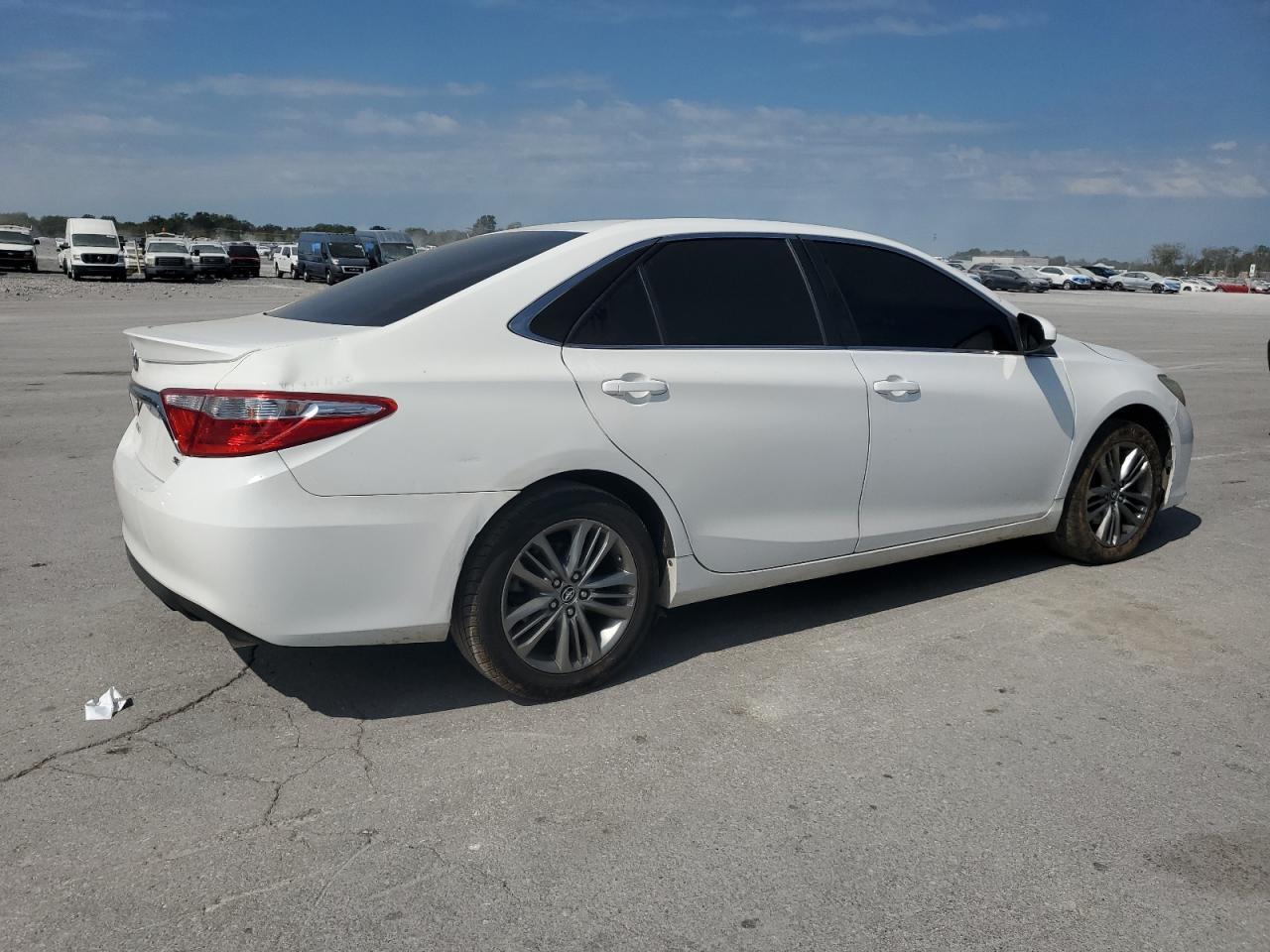 2015 Toyota Camry Le - Фото 3