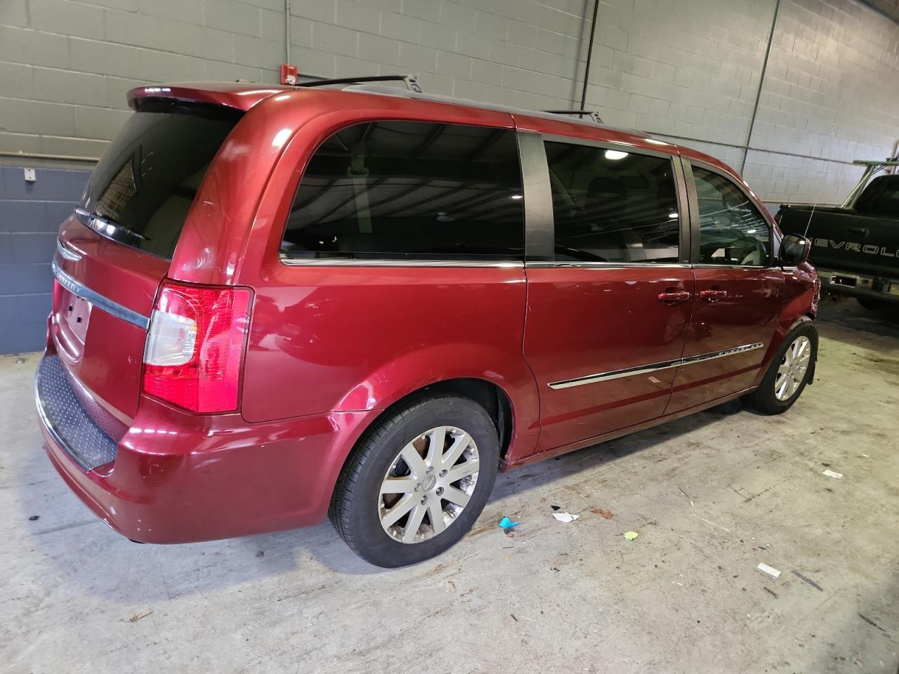 2013 Chrysler Town & Country Touring - Фото 3