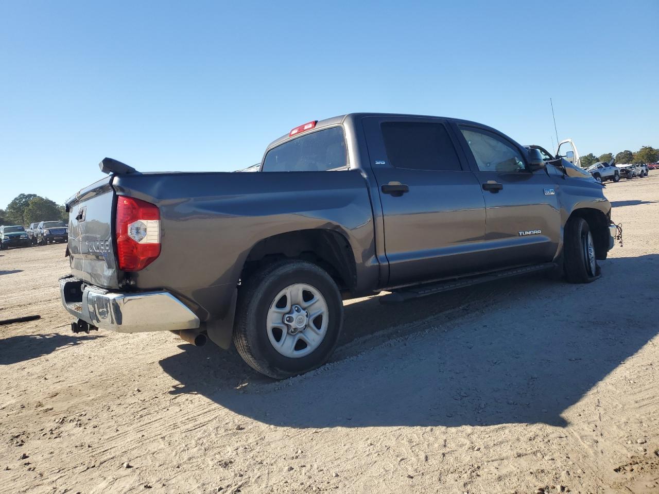 2017 Toyota Tundra Crewmax Sr5 - Image 3