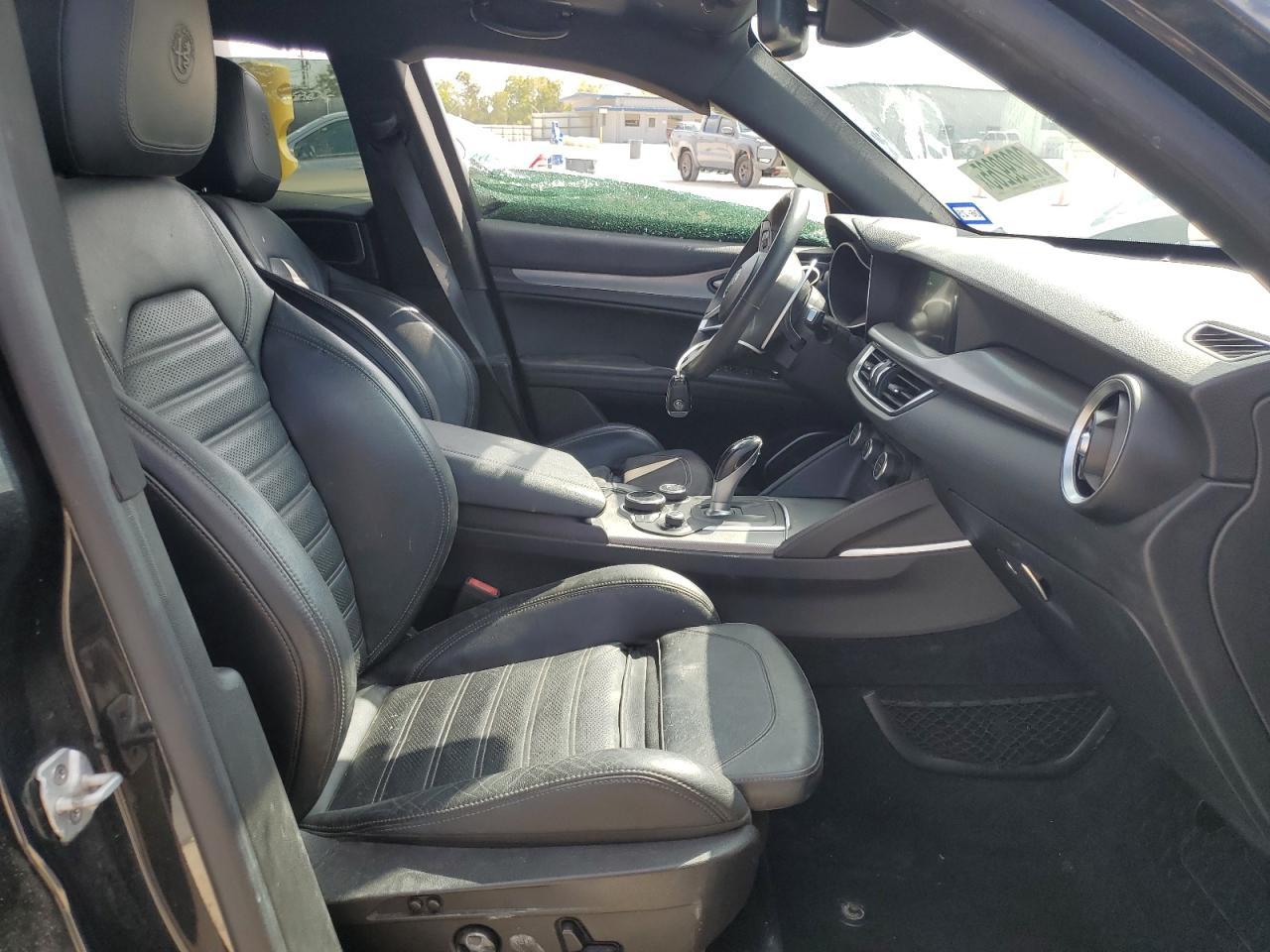 2018 Alfa Romeo Stelvio Ti Sport - Image 7