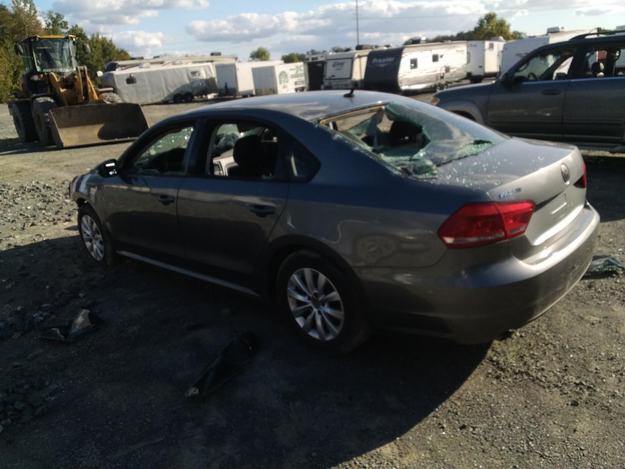 2012 Volkswagen Passat S - Фото 2