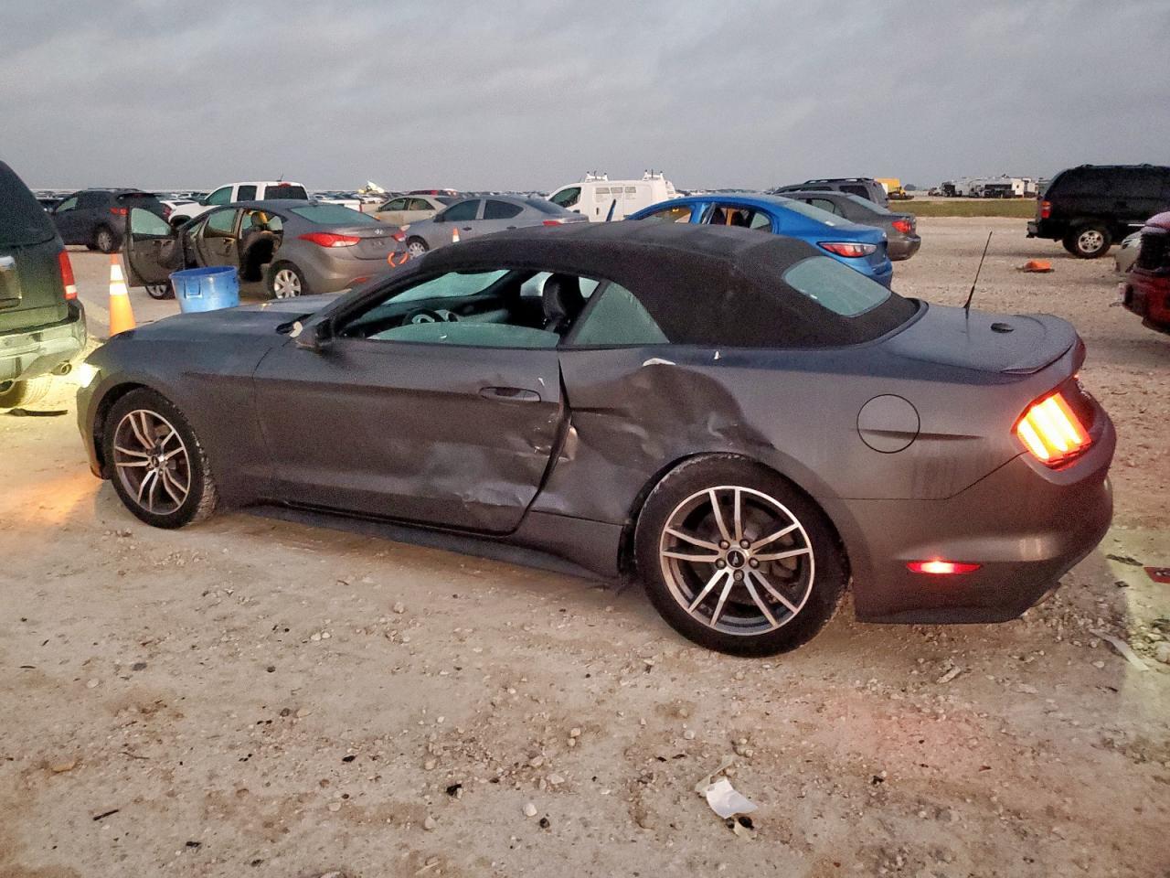 2015 Ford Mustang - Фото 2