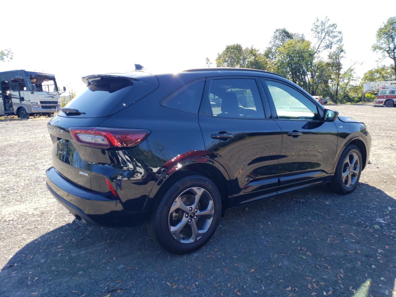 2023 Ford Escape St Line - Фото 3