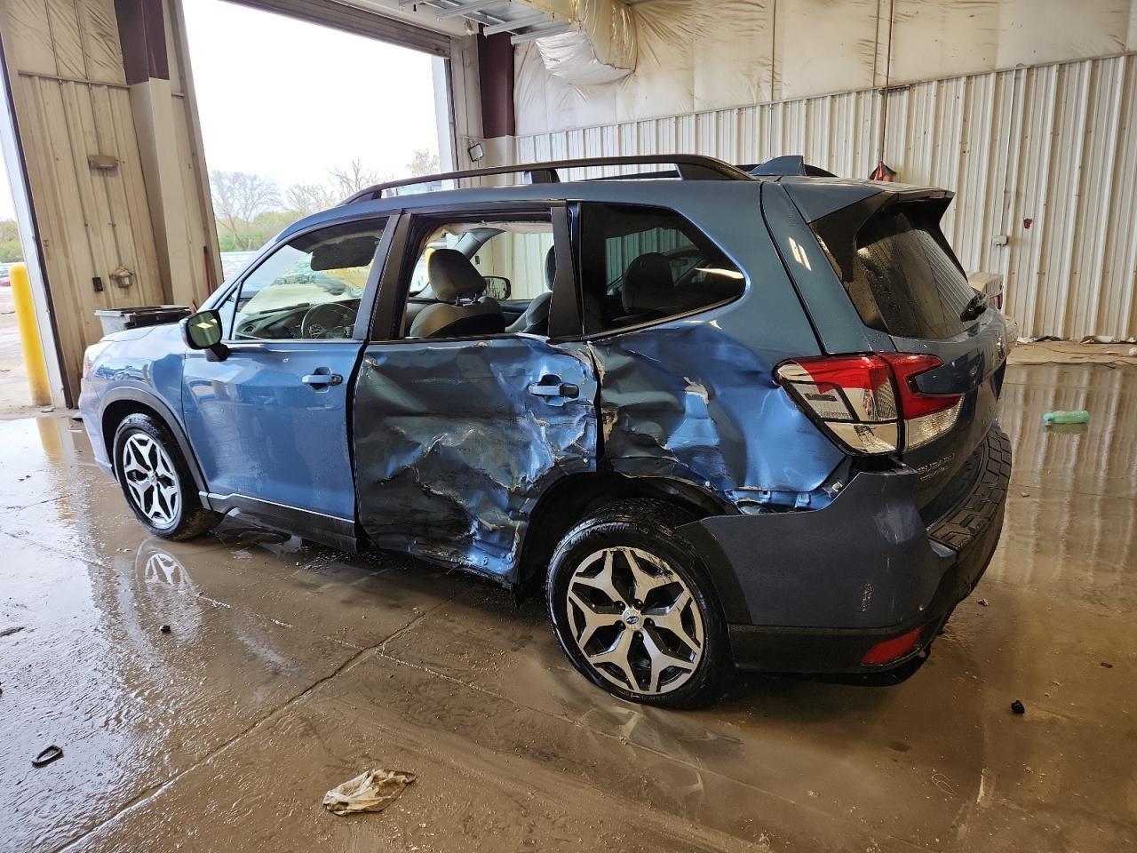 2021 Subaru Forester Premium - Фото 2