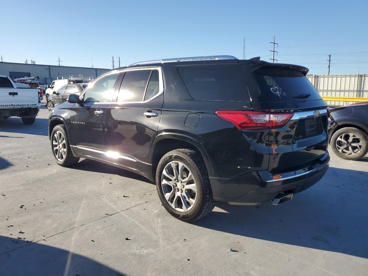 2019 Chevrolet Traverse Premier - Фото 2