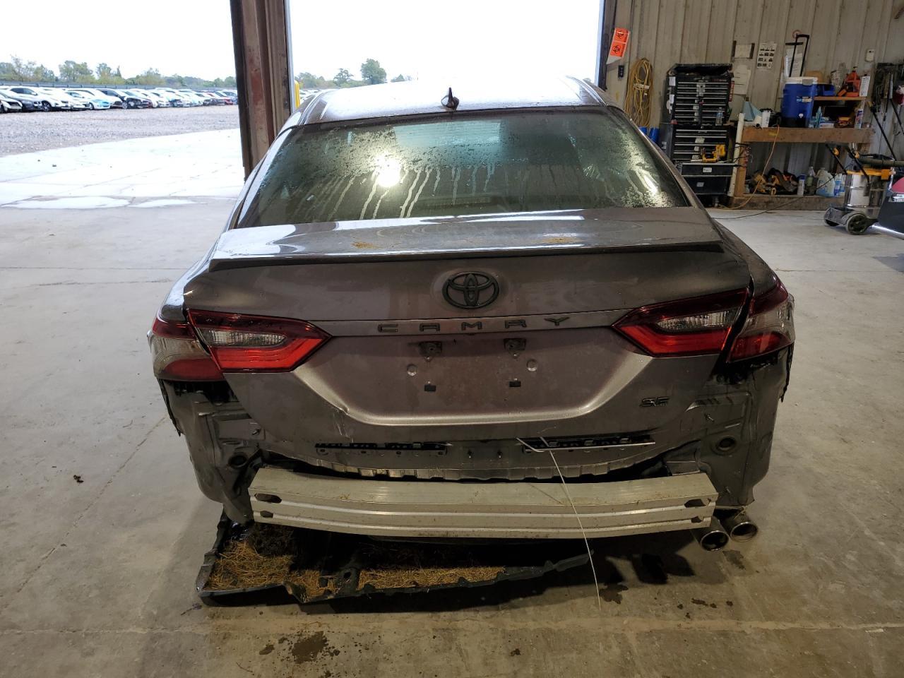 2022 Toyota Camry Se - Фото 6