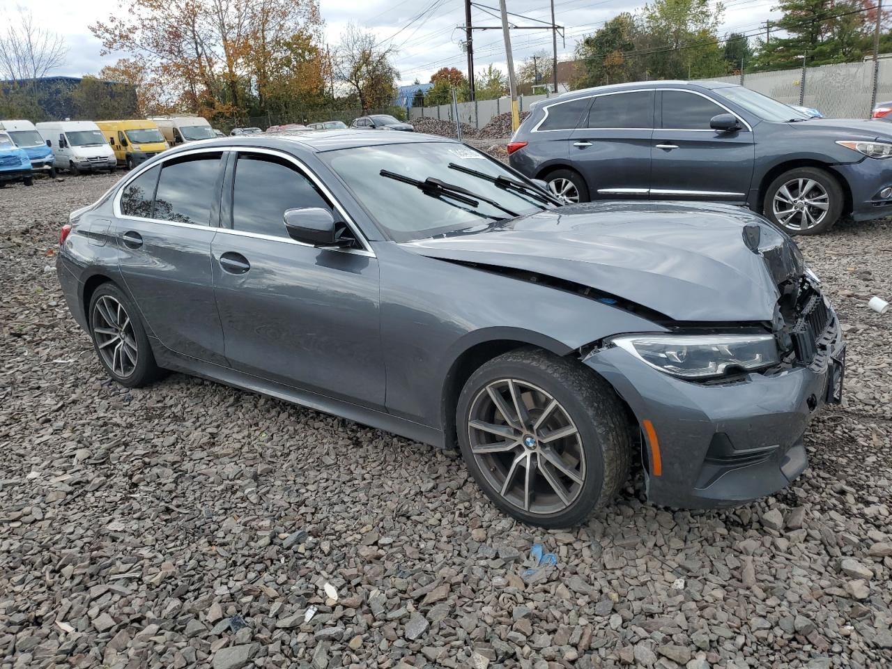 2020 BMW 330Xi - Фото 4