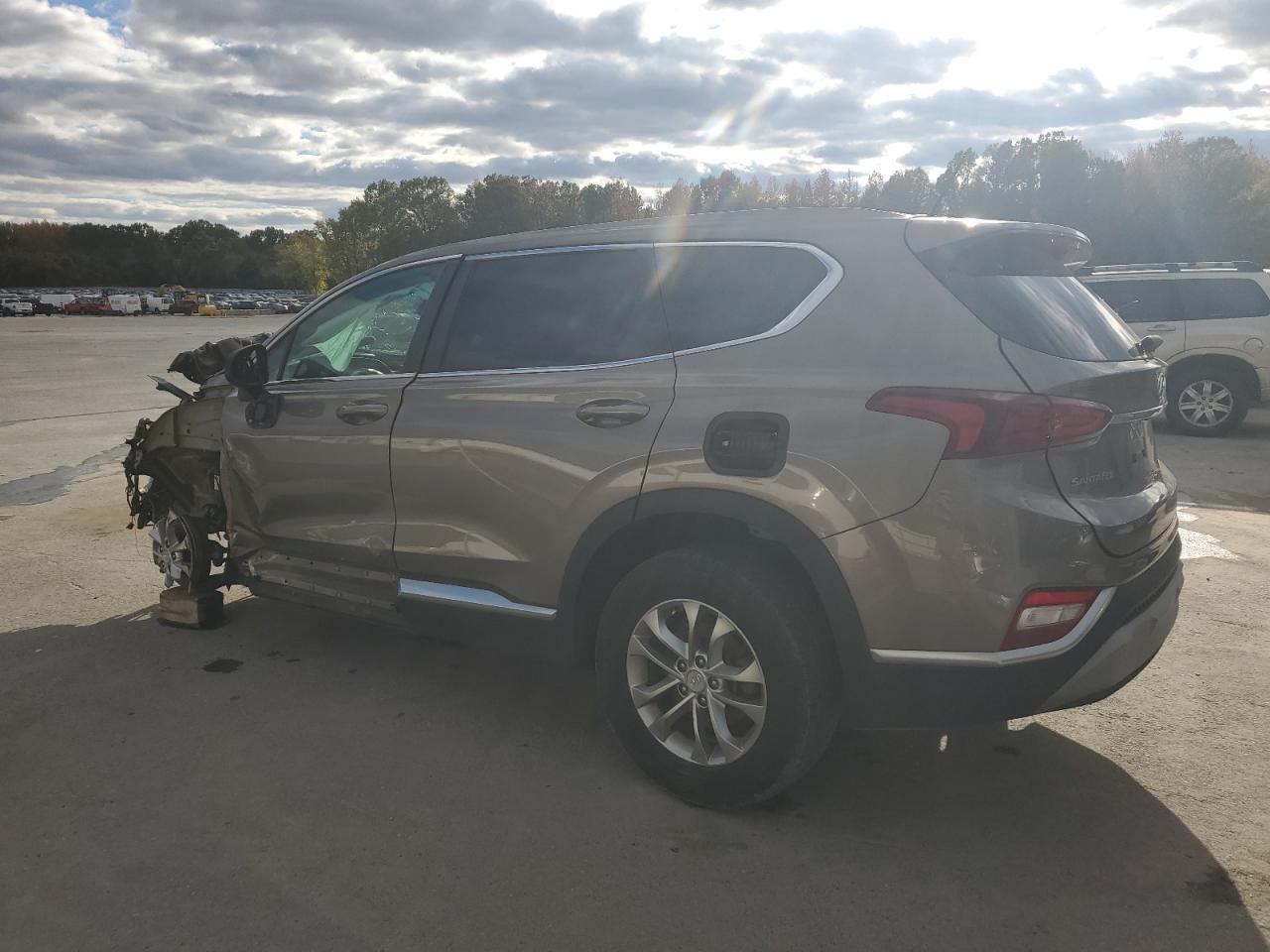 2019 Hyundai Santa Fe Se - Image 2