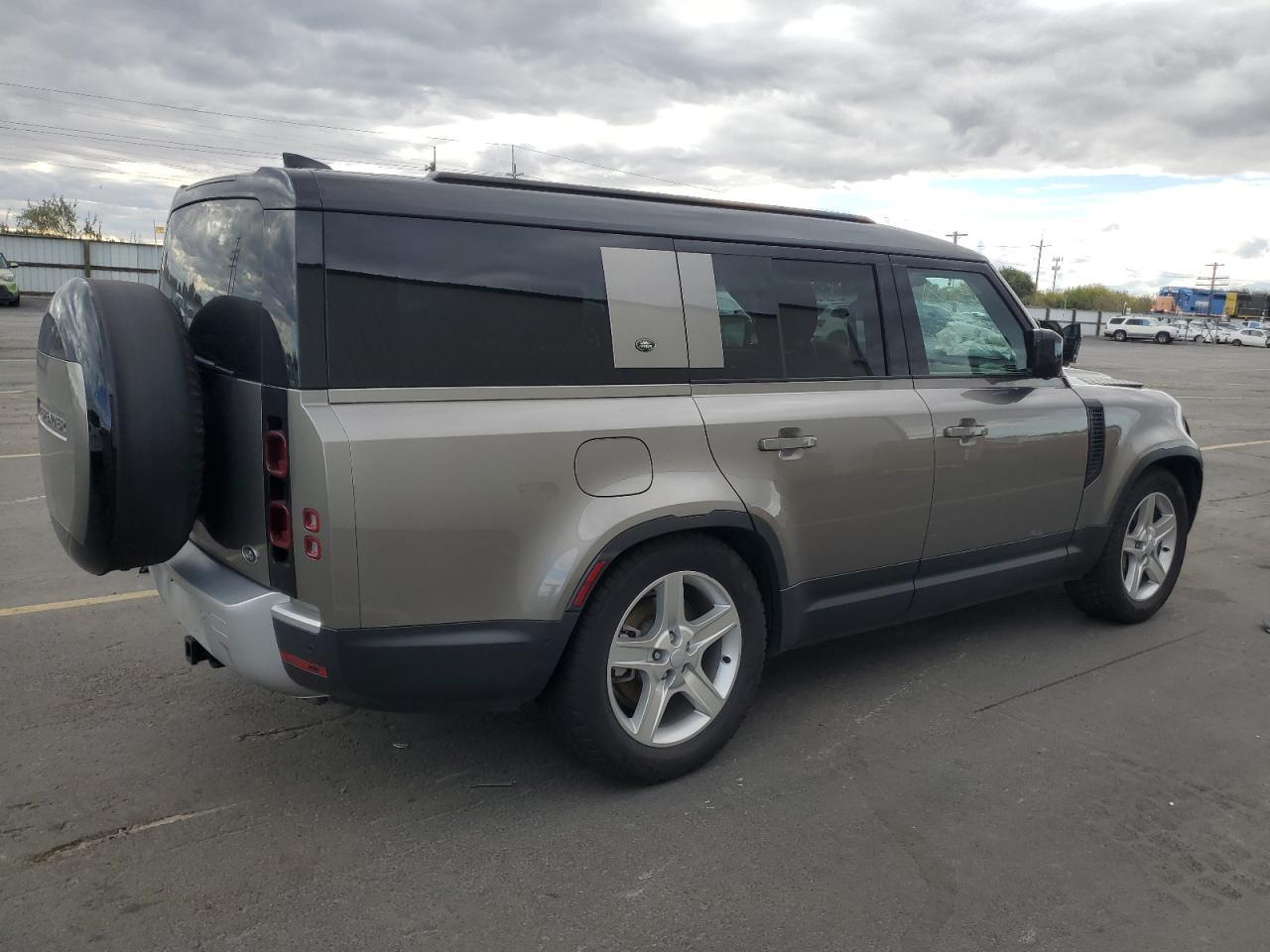 2023 Land Rover Defender 130 Se - Image 3