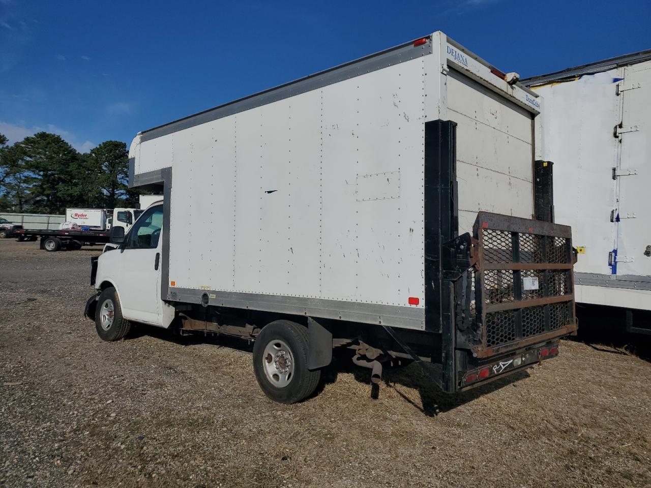 2014 Chev Express G3500 - Image 2