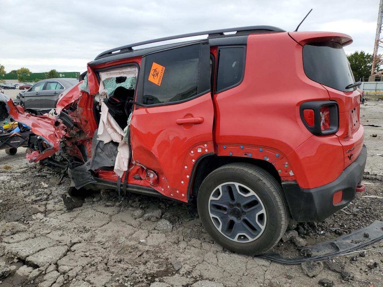 2015 Jeep Renegade Trailhawk - Image 2