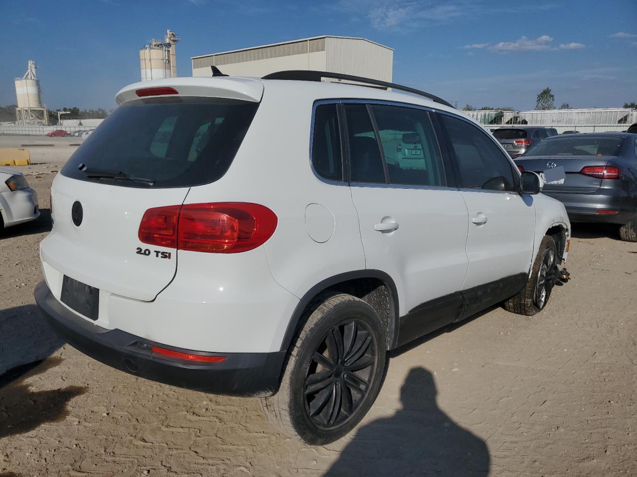 2015 Volkswagen Tiguan S - Image 3