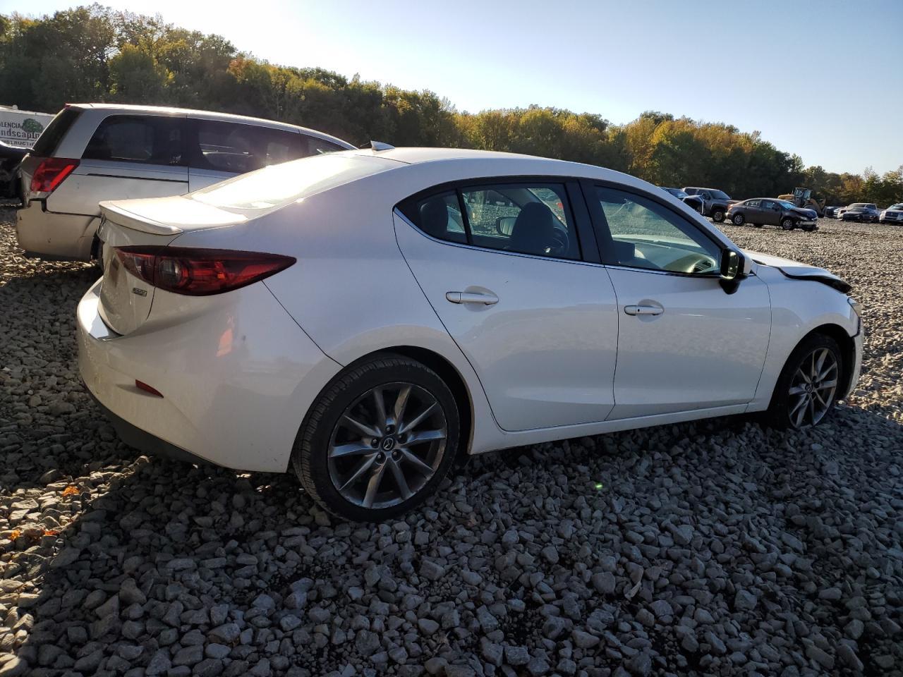 2018 Mazda 3 Touring - Фото 3