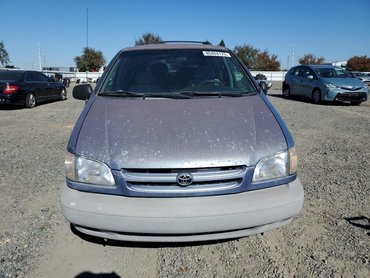 2000 Toyota Sienna Le - Image 5