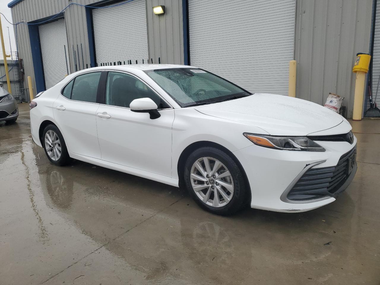 2023 Toyota Camry Le - Фото 4