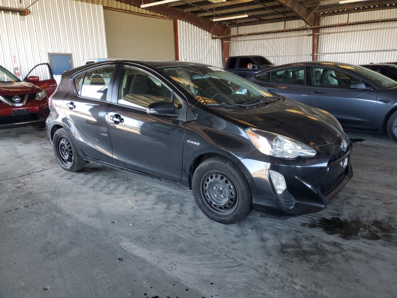 2016 Toyota Prius C - Image 4