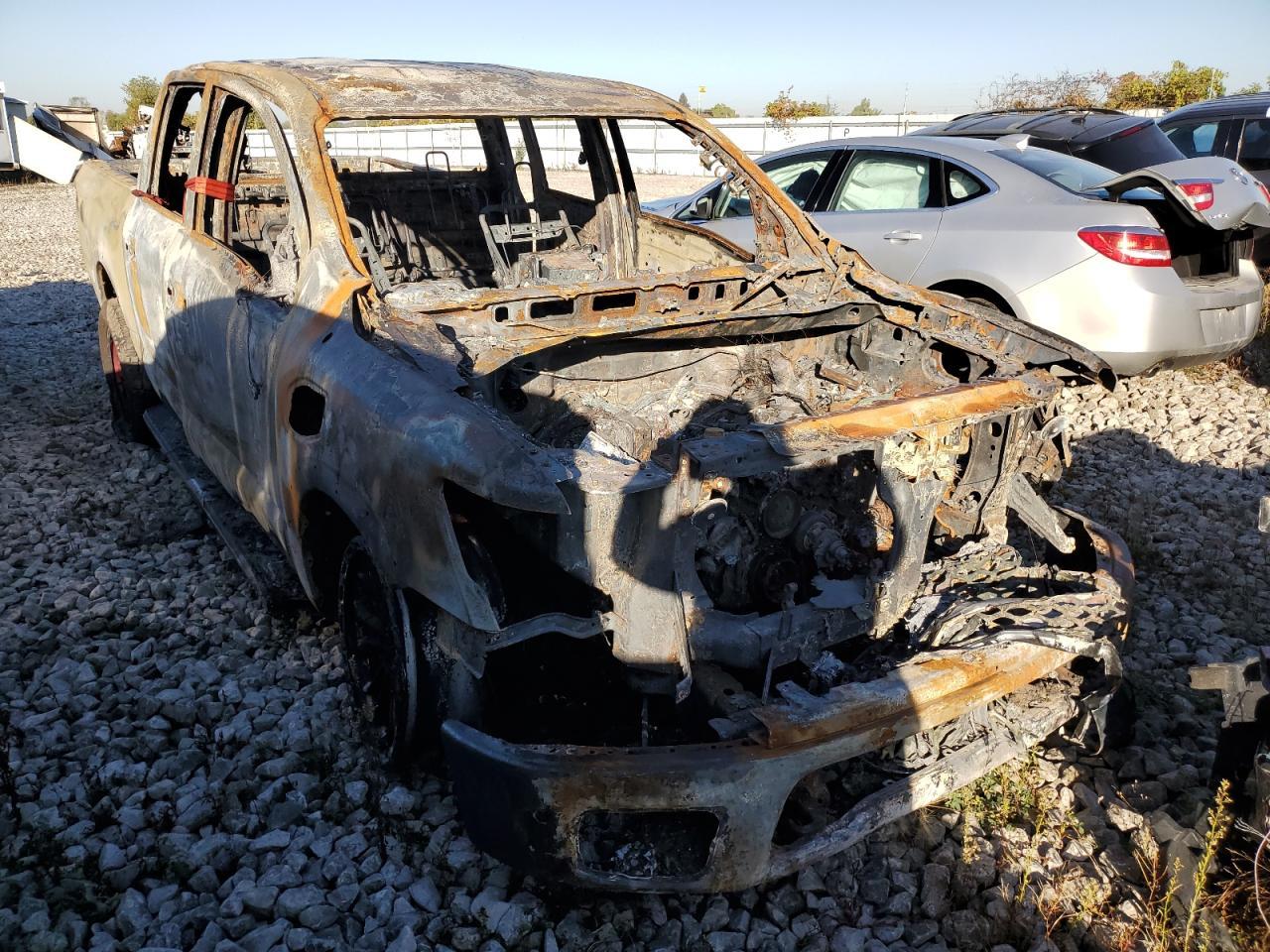 2017 Nissan Titan Sv - Image 4