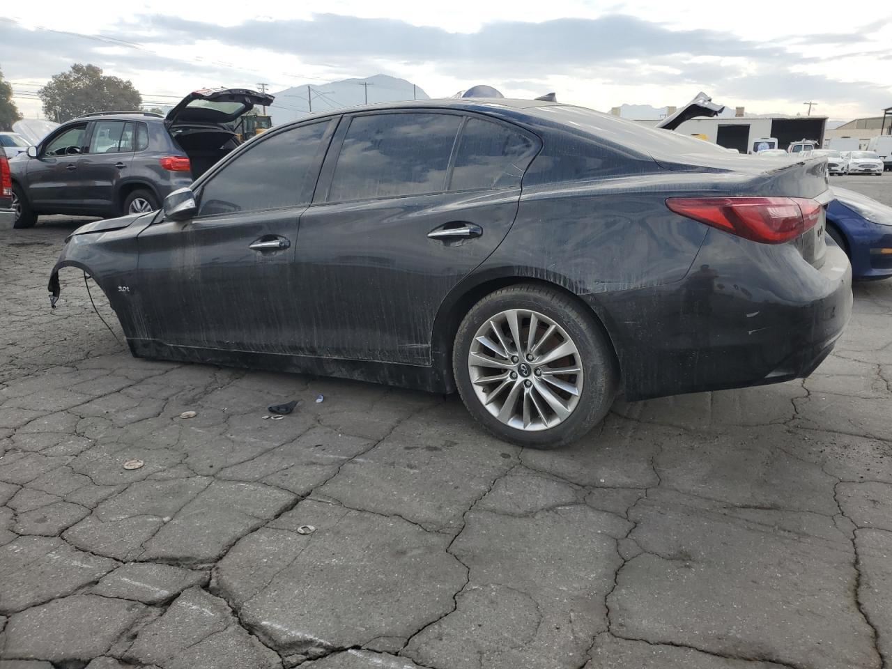 2018 Infiniti Q50 Luxe - Фото 2