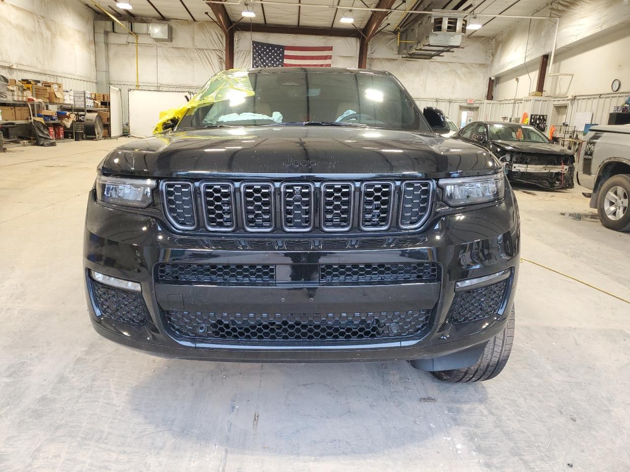 2025 Jeep Grand Cherokee L Summit - Image 5