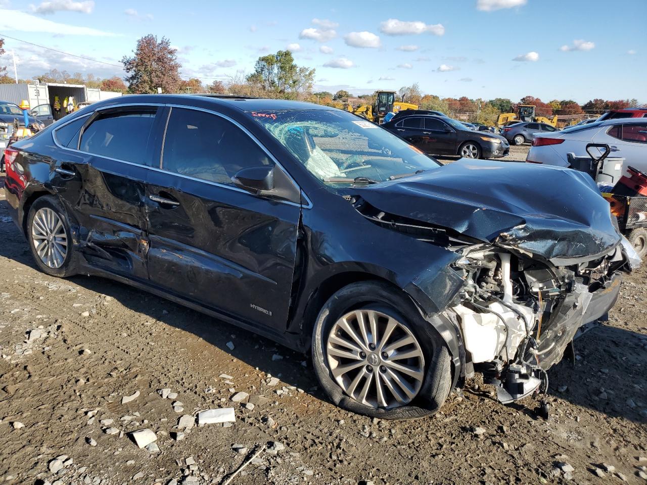 2015 Toyota Avalon Hybrid - Image 4