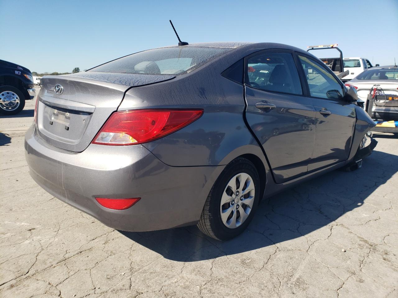 2017 Hyundai Accent Se - Фото 3