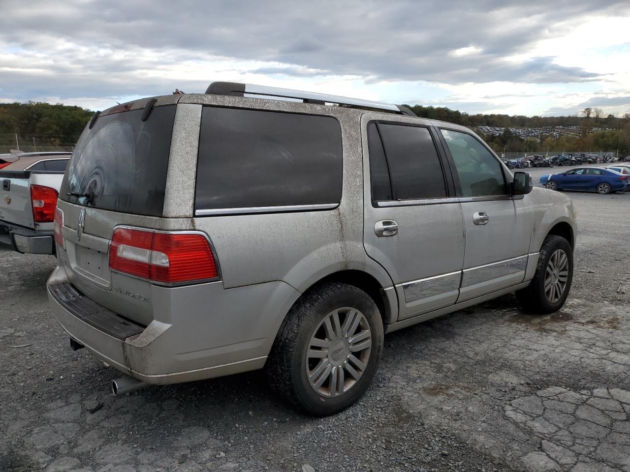 2007 Lincoln Navigator - Image 3