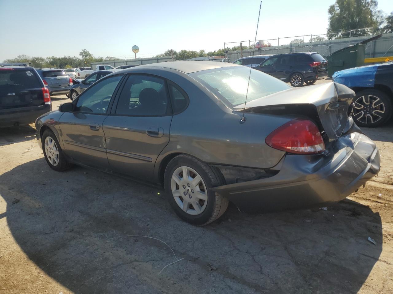 2004 Ford Taurus Se - Image 2
