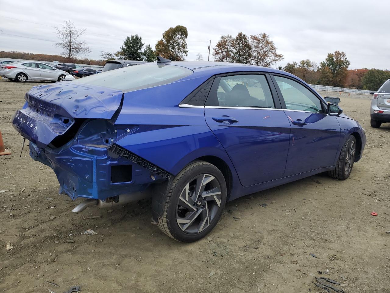 2025 Hyundai Elantra Sel - Image 3