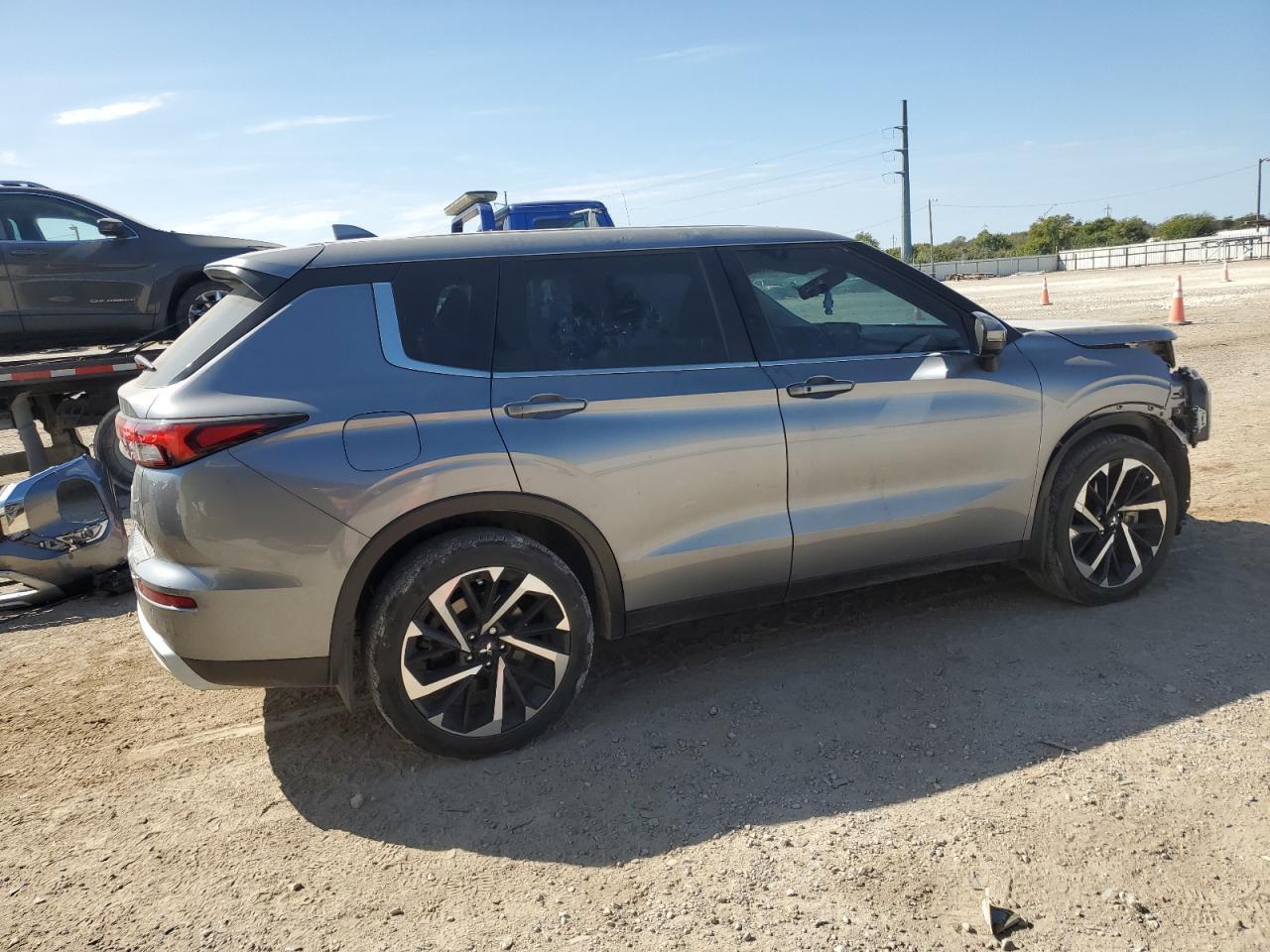 2023 Mitsubishi Outlander Se - Image 3