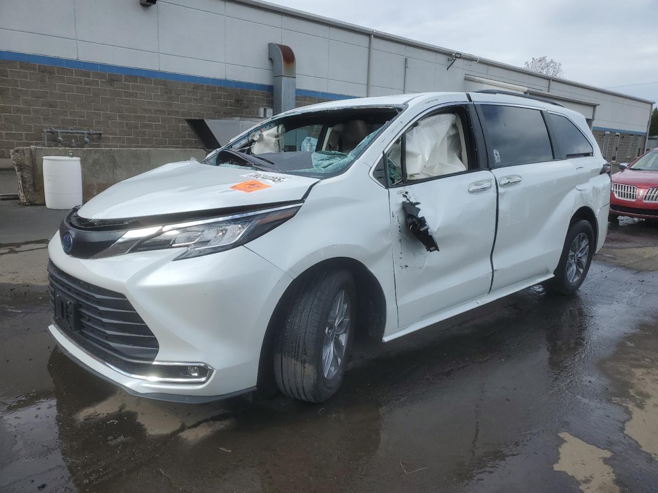 2023 Toyota Sienna Xle